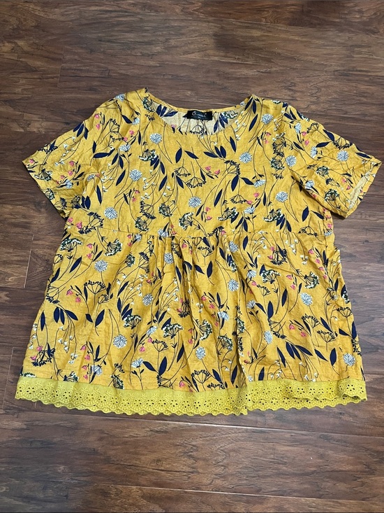 Tops - Dark Yellow Floral Lace-Hem Women’s Top
